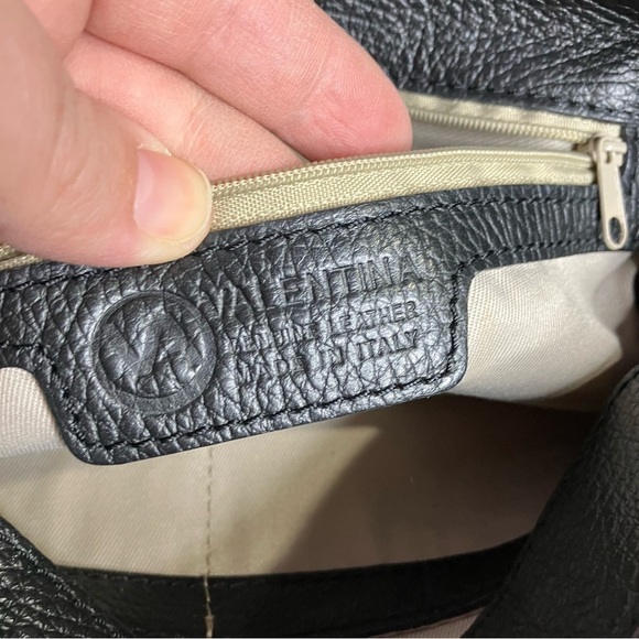 Valentina black pebbled leather bag with no strap small size - Picture 6 of 9